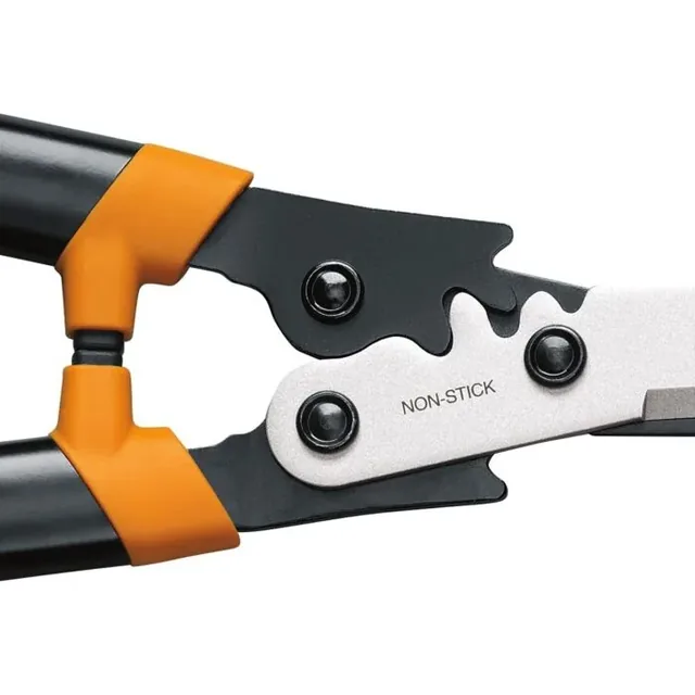 Close view of the Fiskars PowerGear2 hedge shear gearing and bumpers