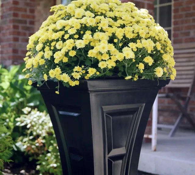 FCMP Heritage self-watering planters, black two-pack manufacturer product view 3