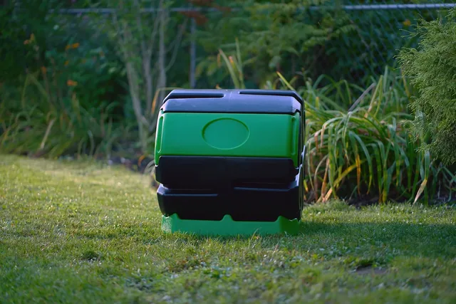 FCMP HOTFROG 37-gallon rolling composter manufacturer product view 3