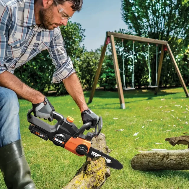 WORX WG322 chainsaw, manufacturer gallery view 2