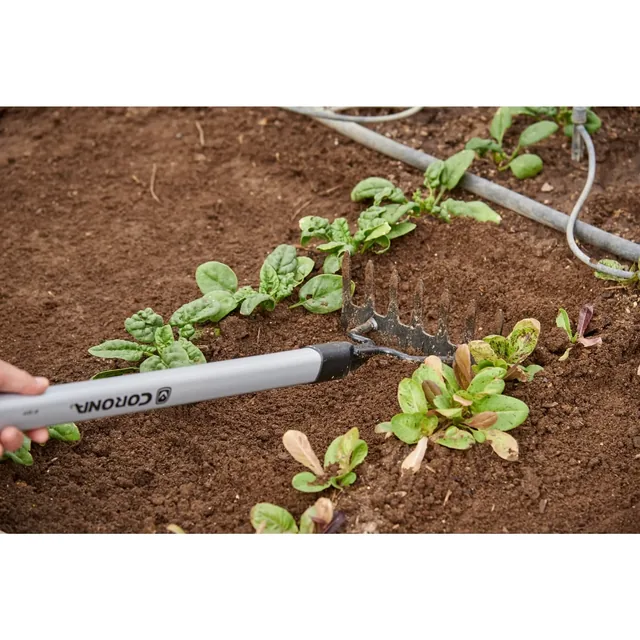 Corona GT 3234 Extended-Reach 7-Tine Rake, manufacturer gallery view 3
