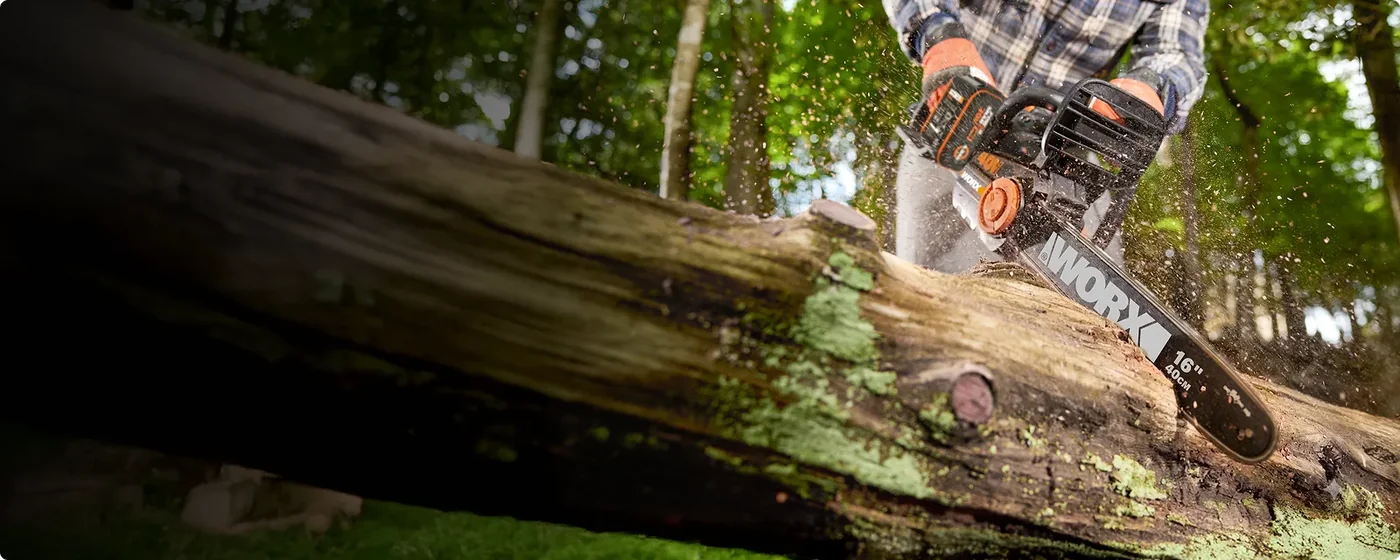 WORX WG385 chainsaw, manufacturer gallery view 1