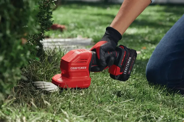 CRAFTSMAN CMCSS800C1 grass shear and shrub trimmer kit, product gallery view 5