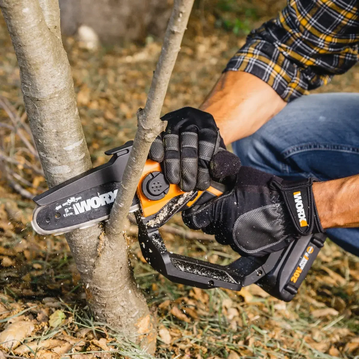 WORX WG324 chainsaw, manufacturer gallery view 1