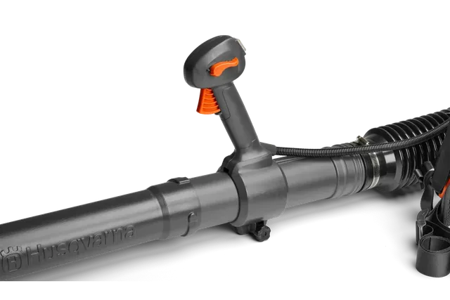 Husqvarna 150BT. Side view of a Husqvarna leaf blower handle and tube.