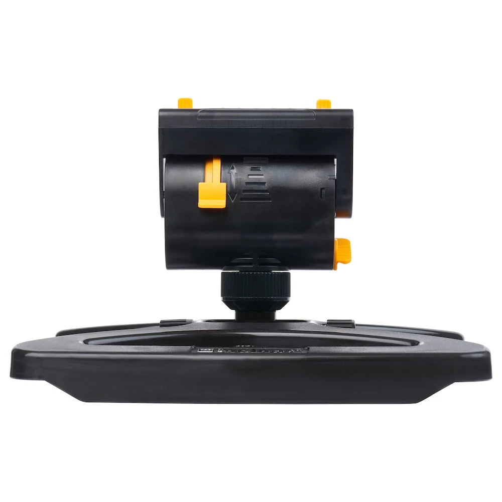 Melnor MiniMax 65131AMZ oscillating sprinkler, detail or garden-use view 4