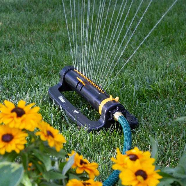 Melnor XT 65167AMZ oscillating sprinkler, detail or garden-use view 4