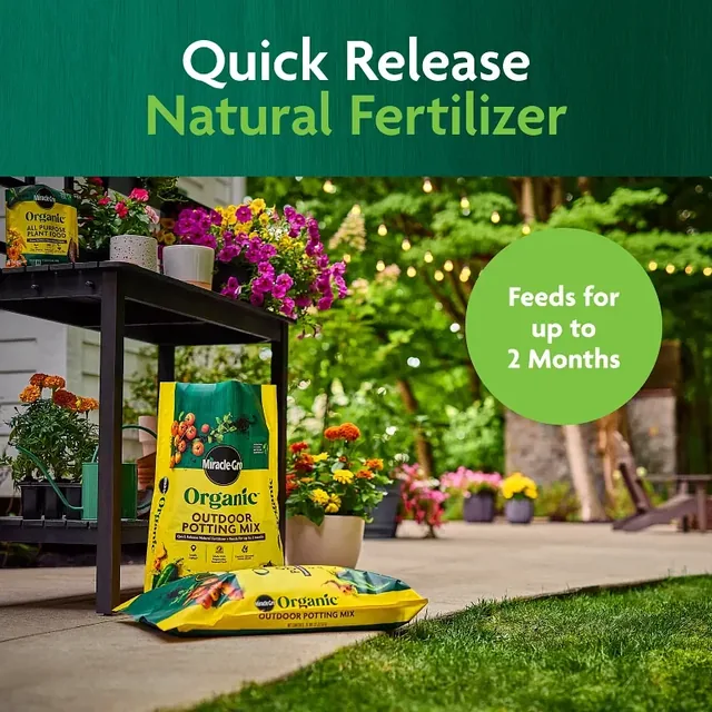 Miracle-Gro Organic Outdoor Potting Mix, 16 quart, product view 3