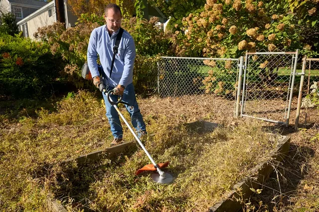 Husqvarna 122RJ brushcutter, manufacturer gallery view 2