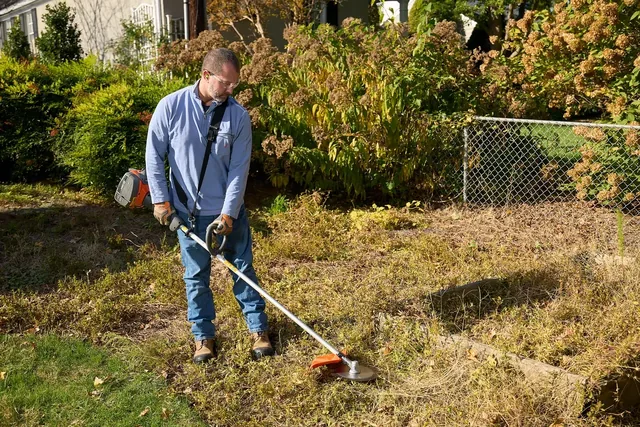 Husqvarna 122RJ brushcutter, manufacturer gallery view 4