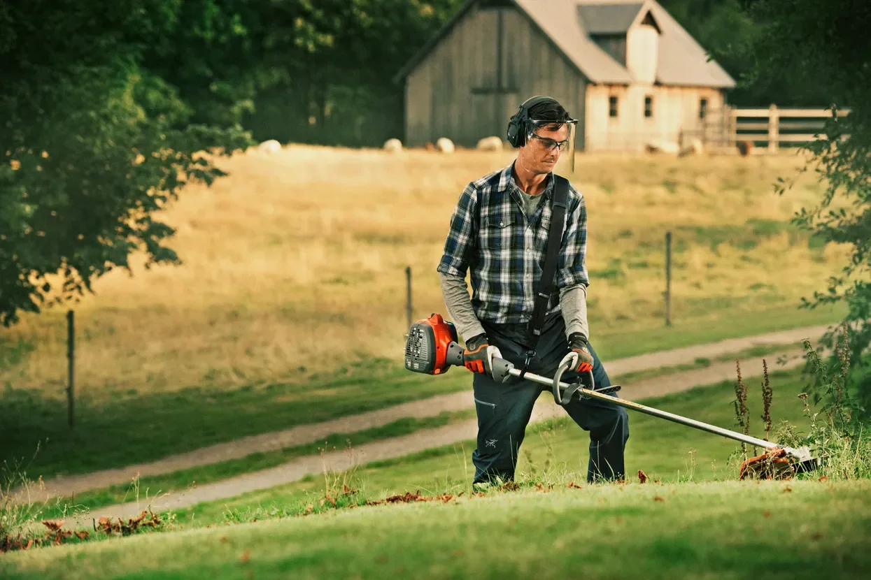 Husqvarna 122RJ brushcutter, manufacturer gallery view 3