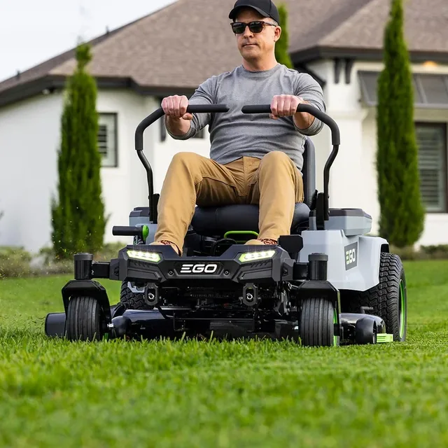 EGO ZT4214L 42-inch Z6 zero-turn mower, product photograph 3